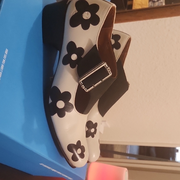 Fluevog FIGARO Foral Black and White Buckle Shoes - Picture 4 of 7